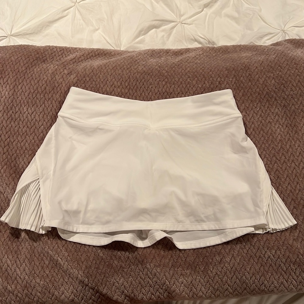 Size 6 White Lululemon Play off the Pleats Skirt